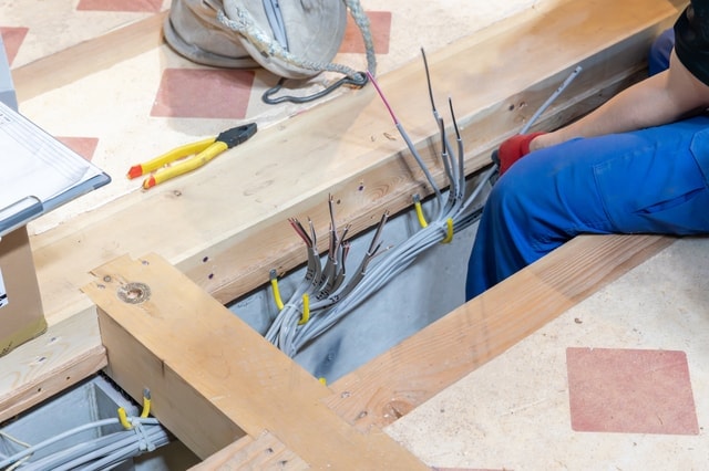 幹線の架空配線工事