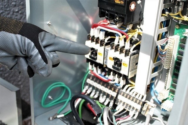 動力盤のマグネットスイッチ交換